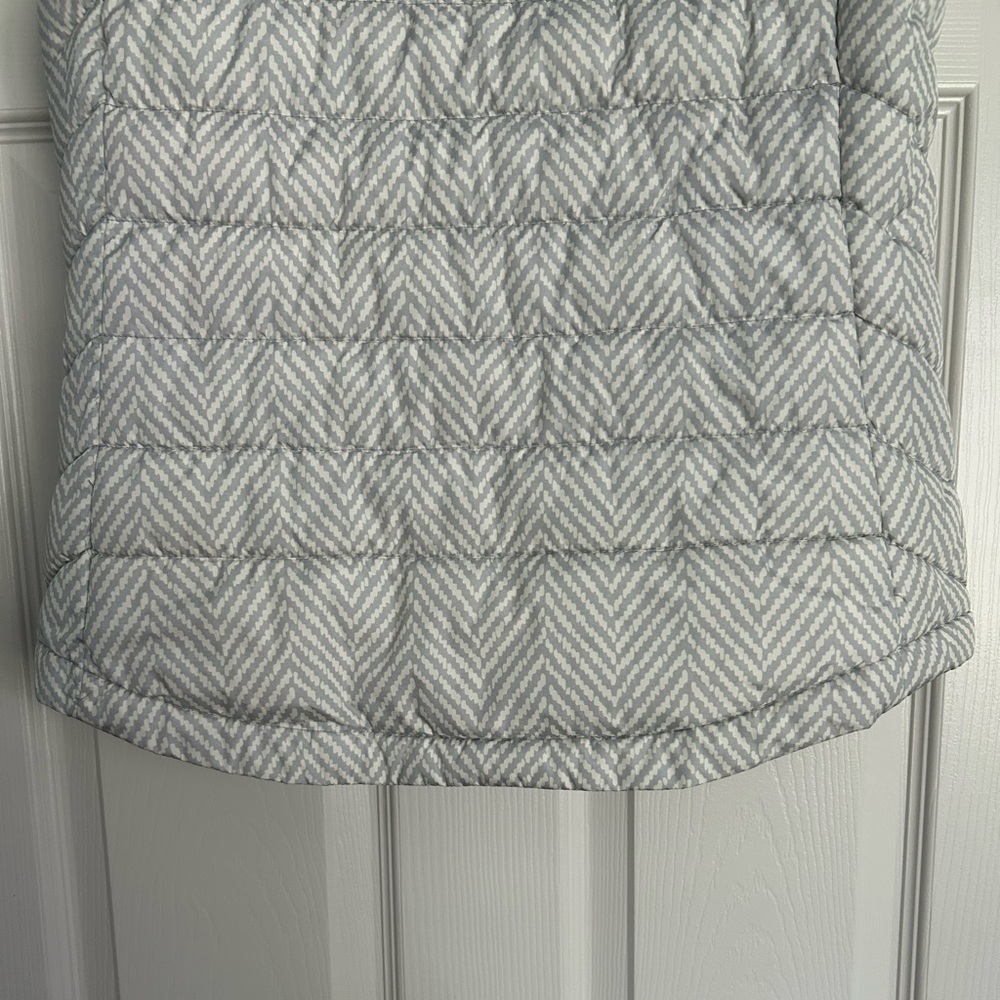 GAP Quilted Puffer Vest - Picture 5 of 6